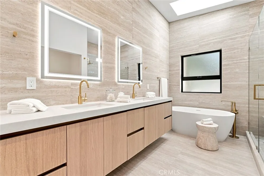 14627 Huston Sherman Oaks, CA 91403
