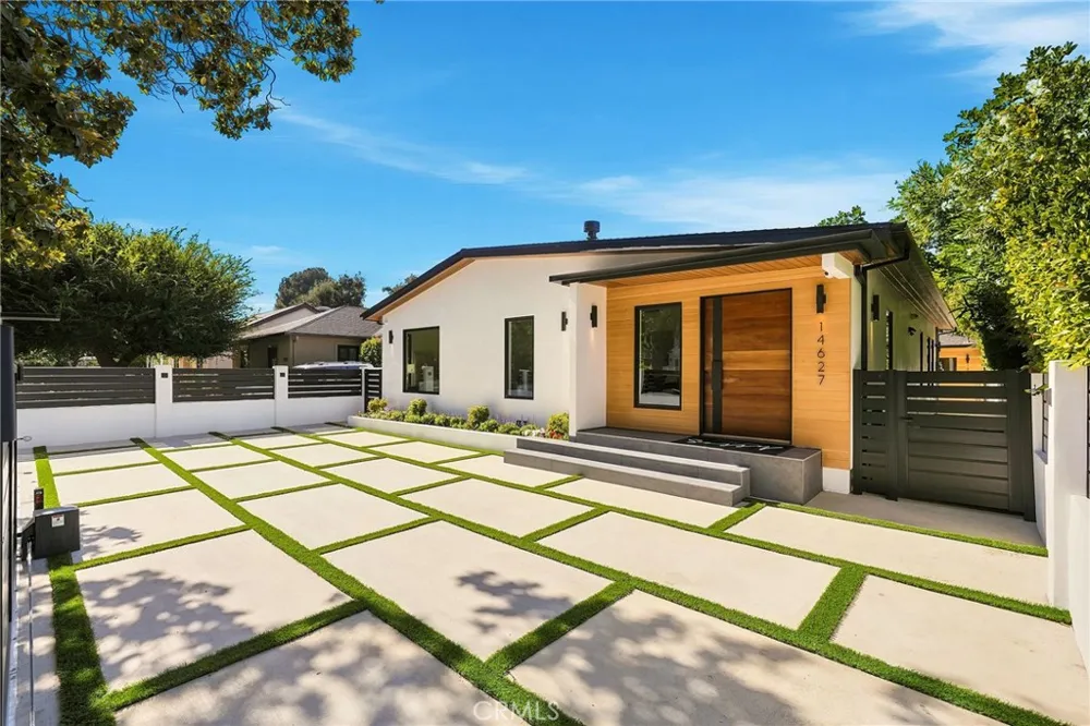 14627 Huston Sherman Oaks, CA 91403