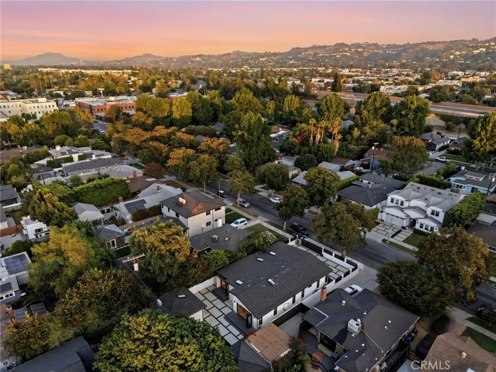 14627 Huston Sherman Oaks, CA 91403