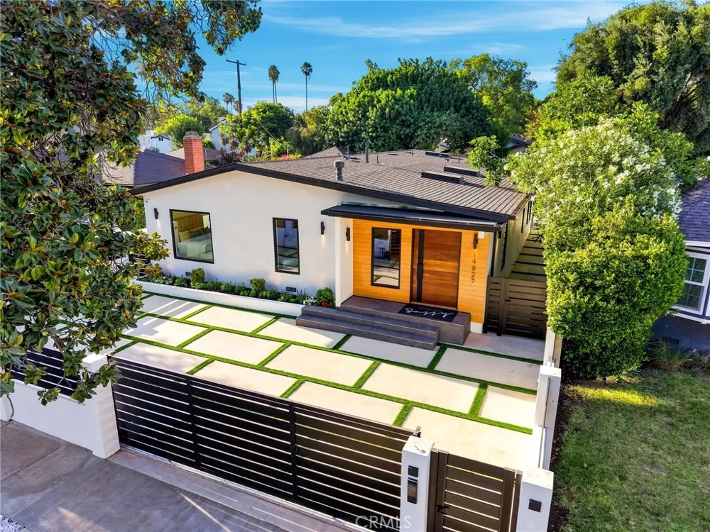 14627 Huston Sherman Oaks, CA 91403