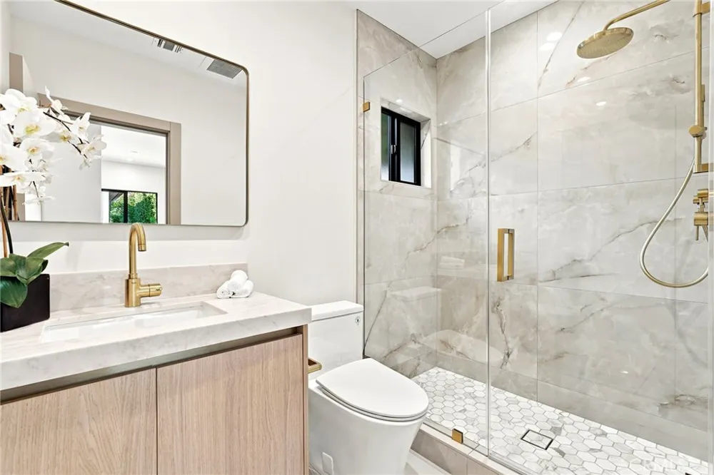 14627 Huston Sherman Oaks, CA 91403