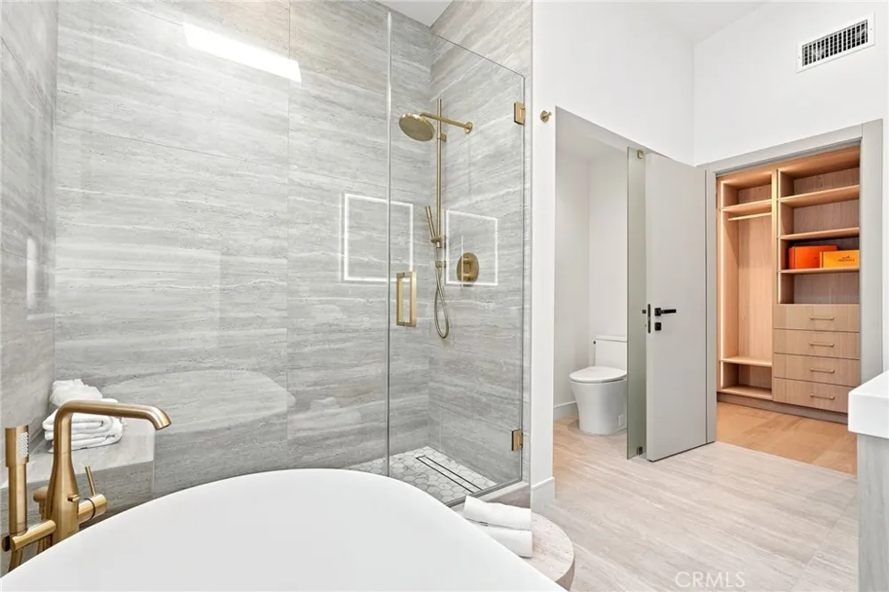 14627 Huston Sherman Oaks, CA 91403