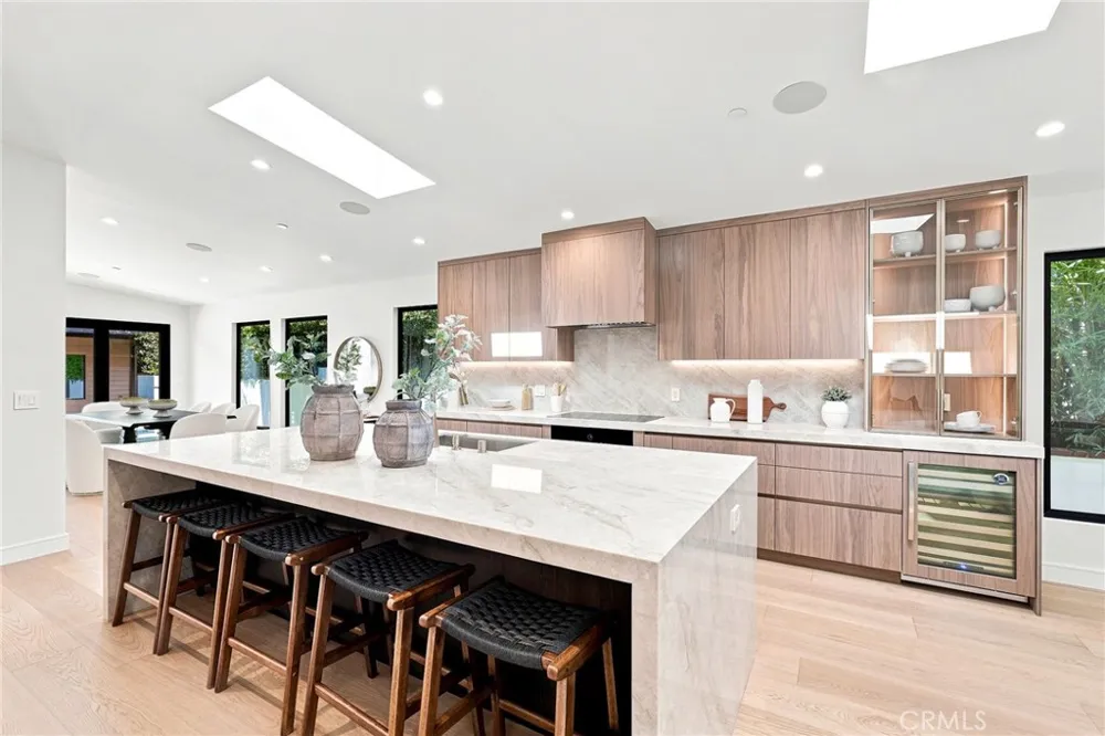 14627 Huston Sherman Oaks, CA 91403
