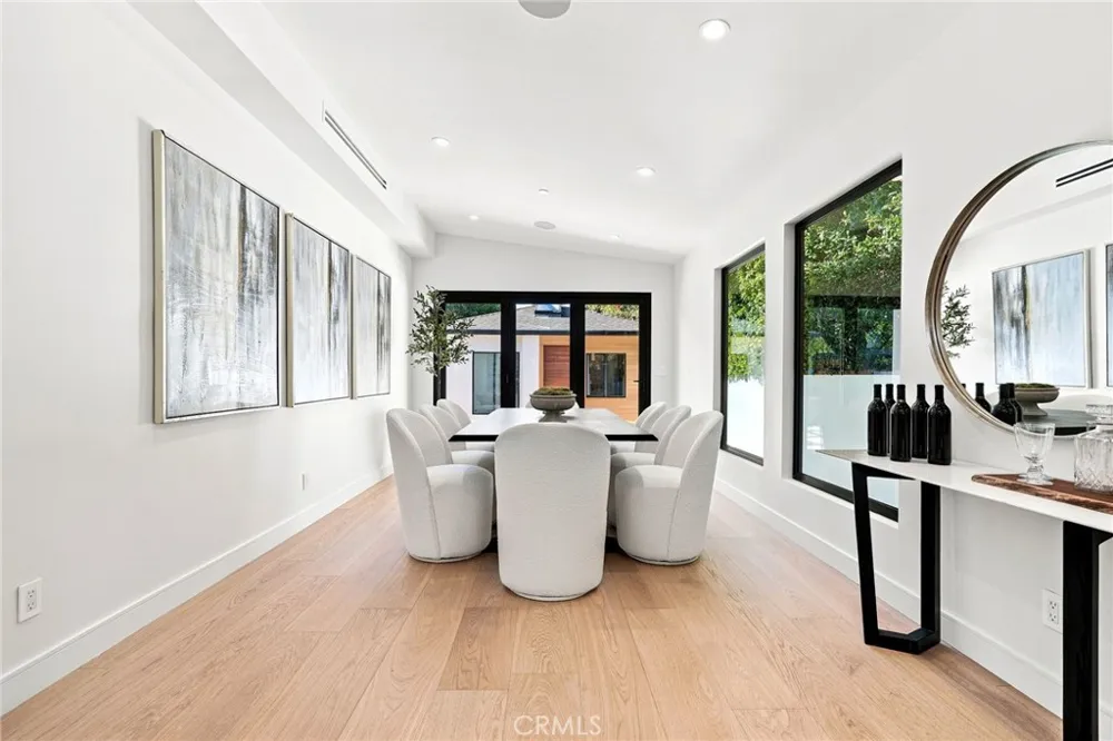 14627 Huston Sherman Oaks, CA 91403