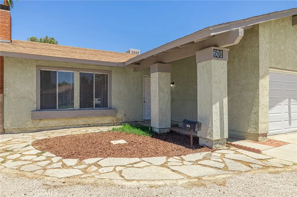 601 Curve Lancaster, CA 93535