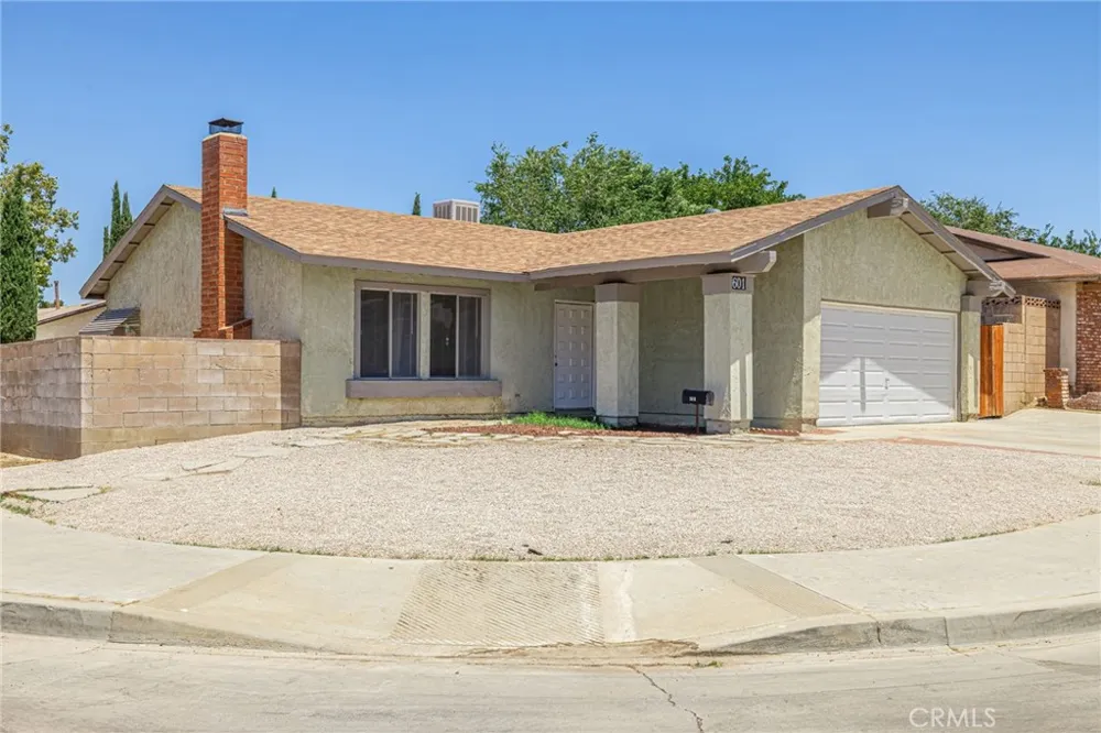 601 Curve Lancaster, CA 93535