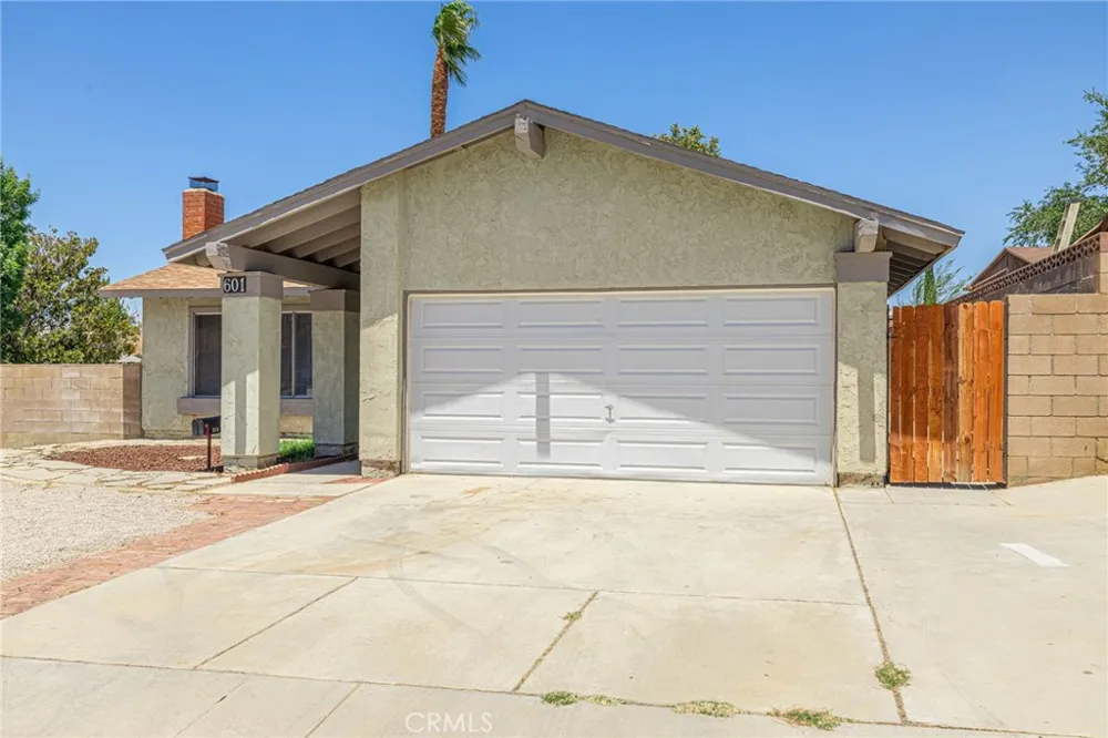 601 Curve Lancaster, CA 93535