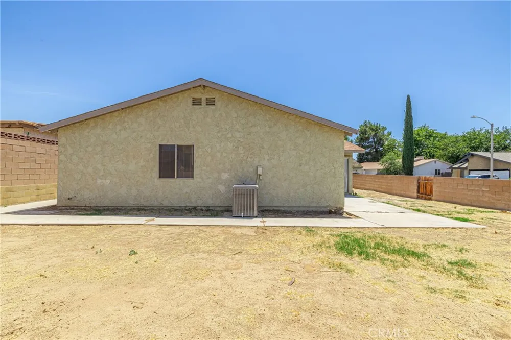 601 Curve Lancaster, CA 93535