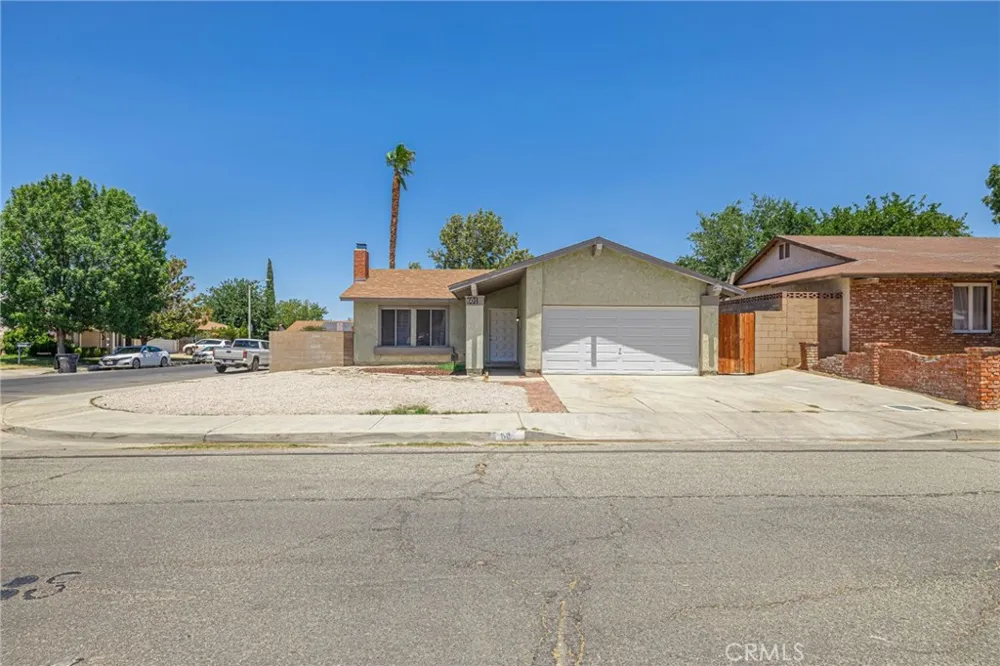 601 Curve Lancaster, CA 93535