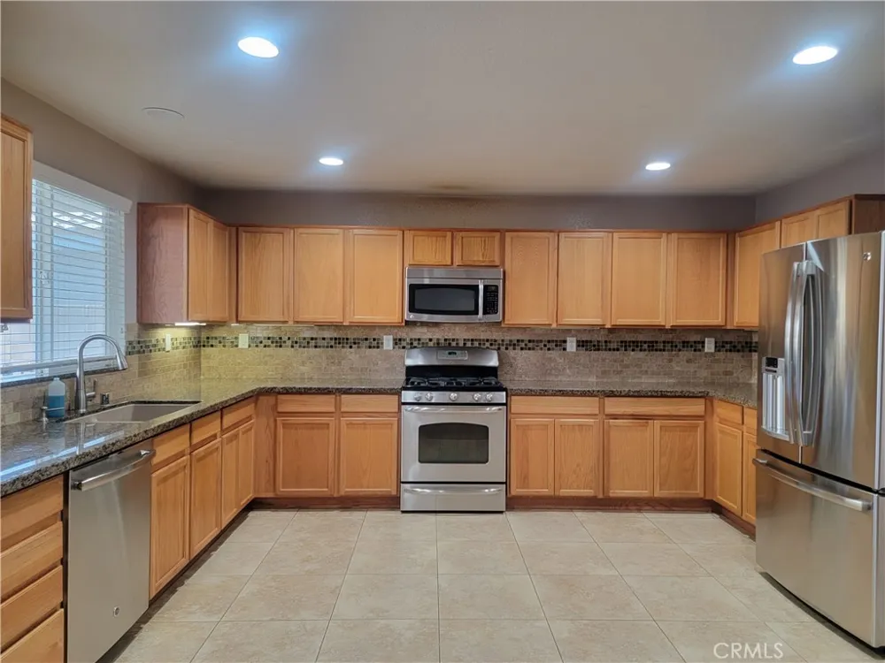 43650 Castle Circle Lancaster, CA 93535