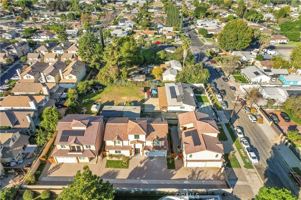 7329 Kelvin Winnetka, CA 91306