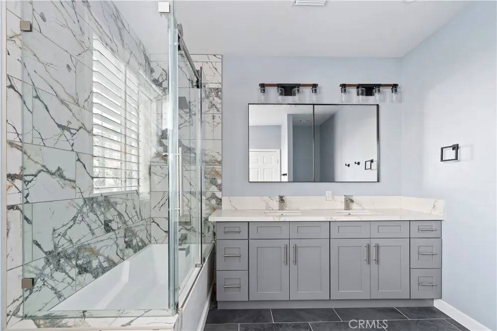 7329 Kelvin Winnetka, CA 91306