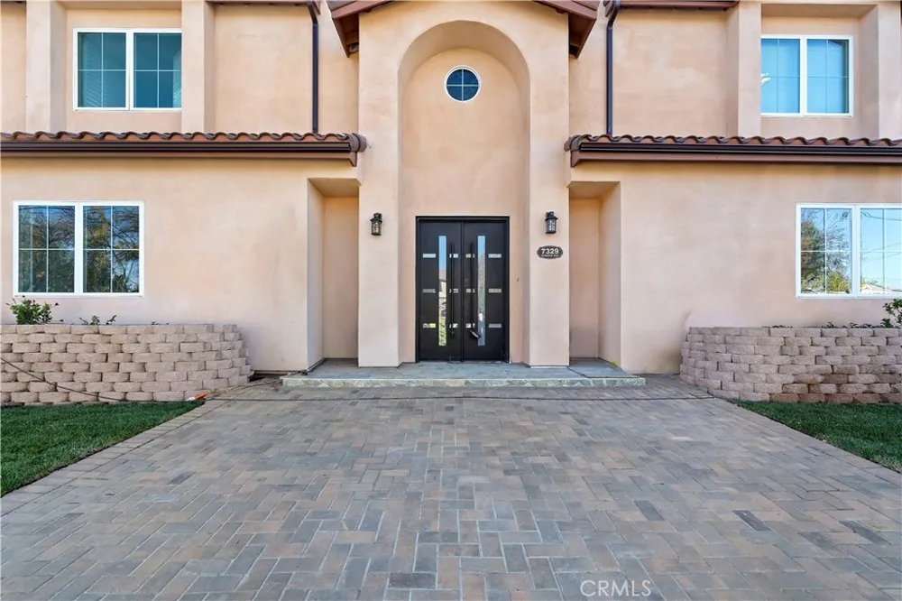 7329 Kelvin Winnetka, CA 91306