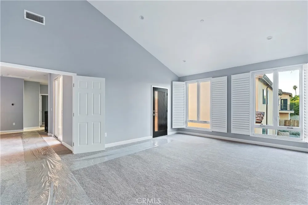 7329 Kelvin Winnetka, CA 91306