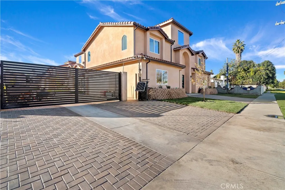 7329 Kelvin Winnetka, CA 91306