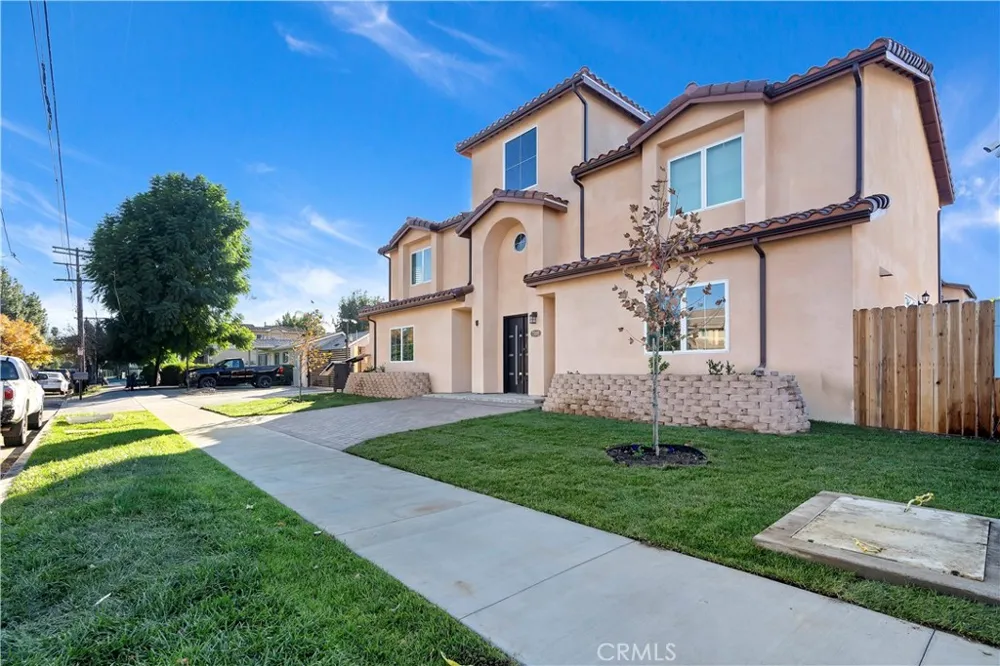 7329 Kelvin Winnetka, CA 91306