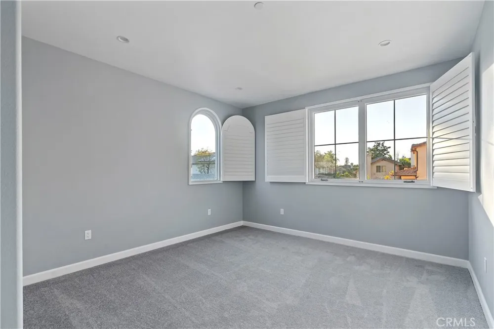 7329 Kelvin Winnetka, CA 91306