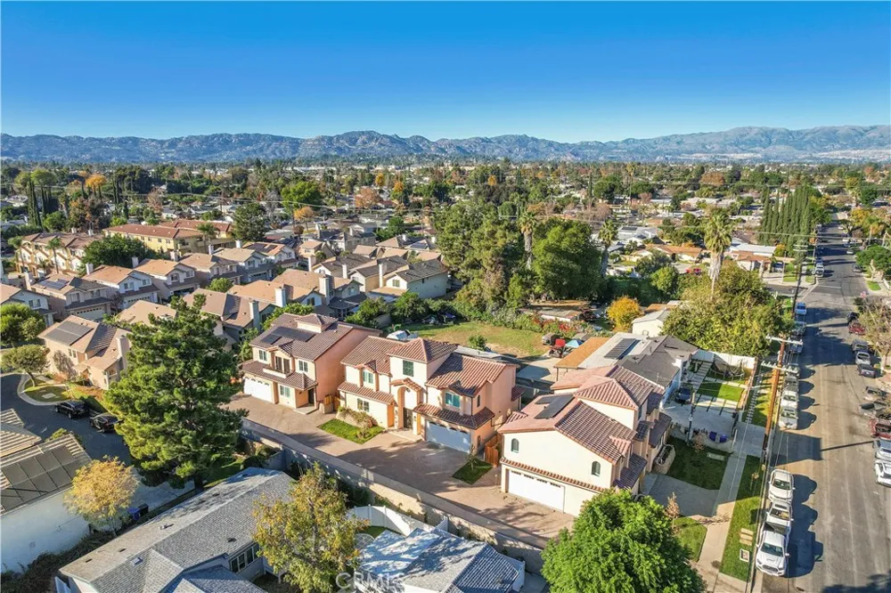 7329 Kelvin Winnetka, CA 91306