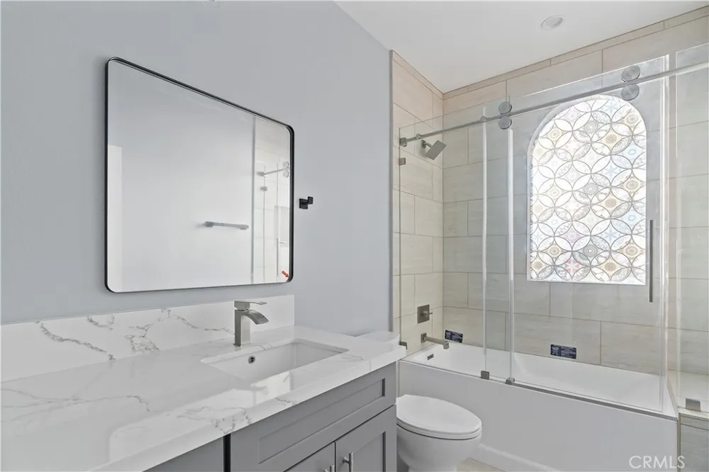 7329 Kelvin Winnetka, CA 91306