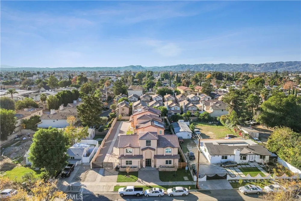 7329 Kelvin Winnetka, CA 91306