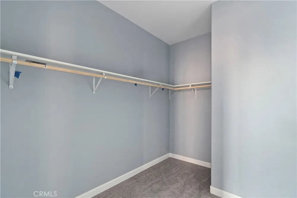 7329 Kelvin Winnetka, CA 91306