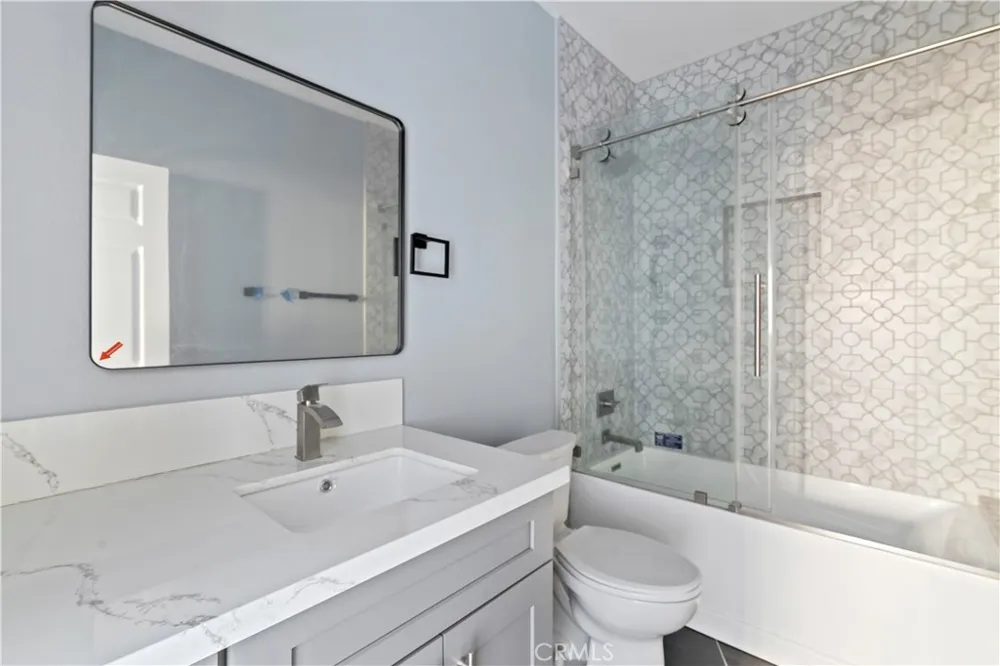 7329 Kelvin Winnetka, CA 91306