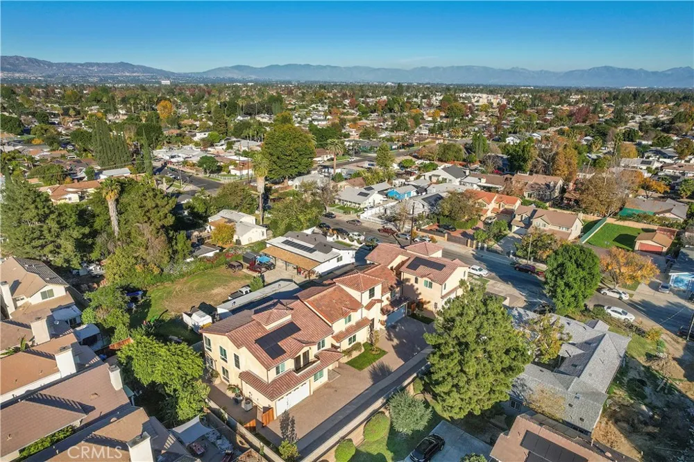 7329 Kelvin Winnetka, CA 91306