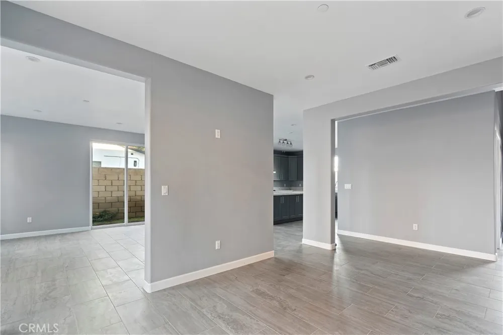 7329 Kelvin Winnetka, CA 91306