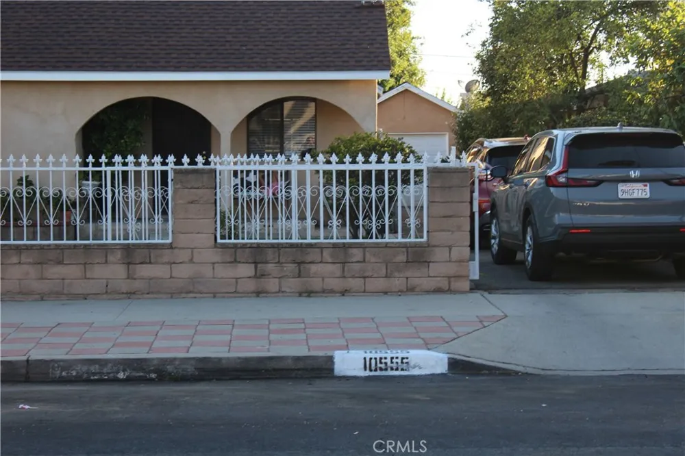 10555 CAYUGA Pacoima, CA 91331