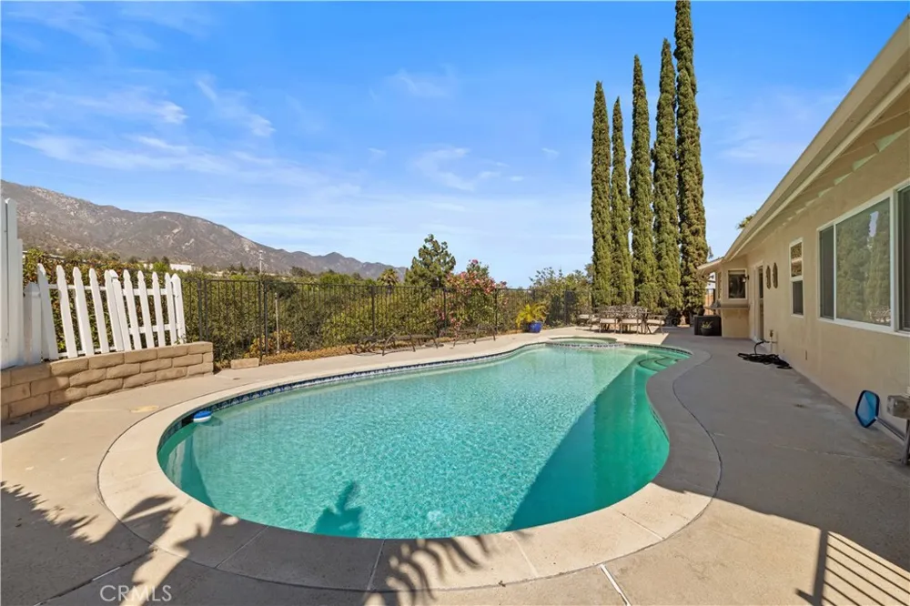 9408 True Knoll Drive Tujunga, CA 91042