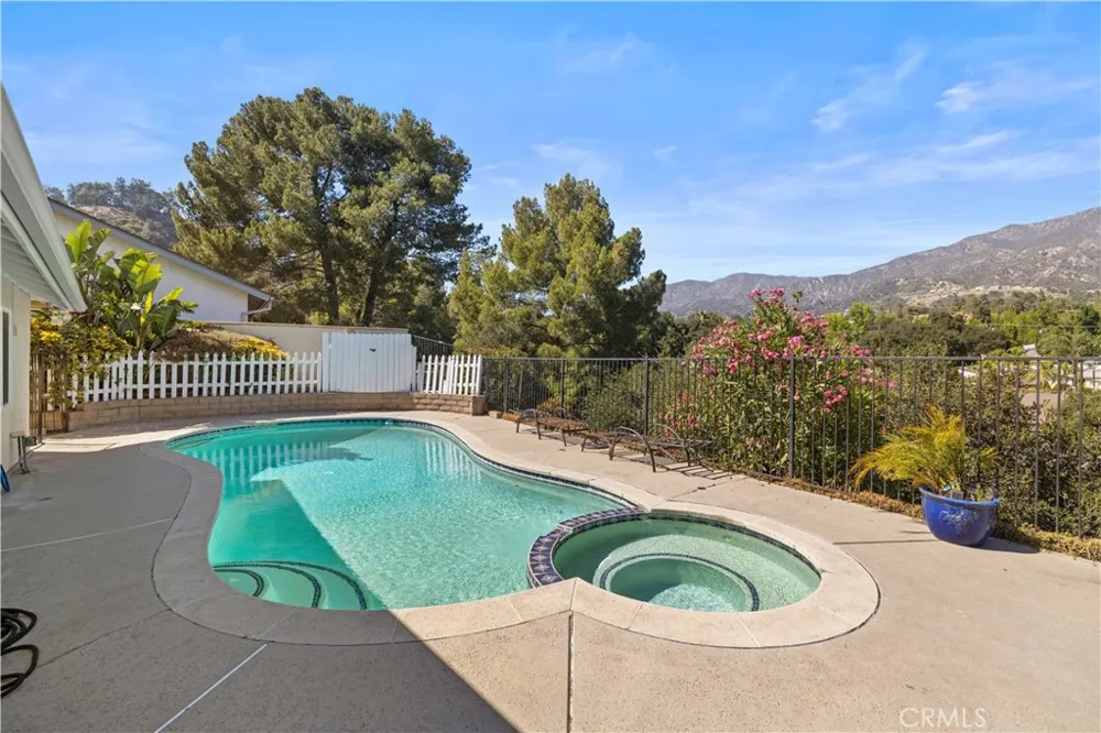 9408 True Knoll Drive Tujunga, CA 91042