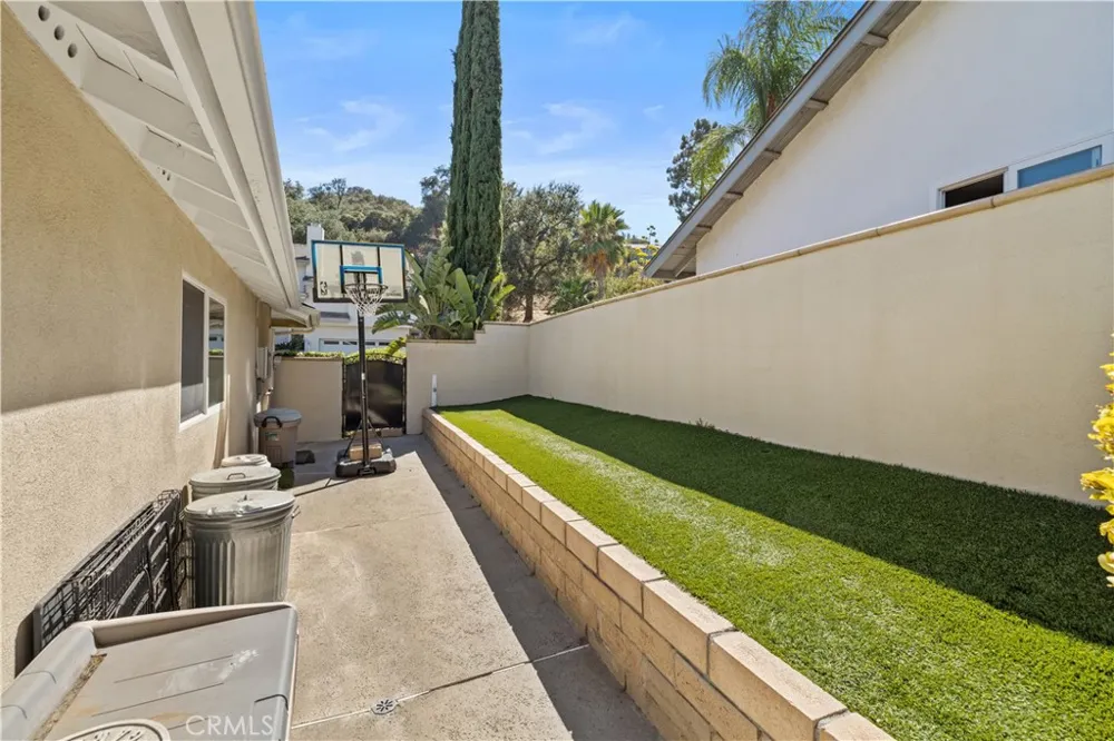 9408 True Knoll Drive Tujunga, CA 91042