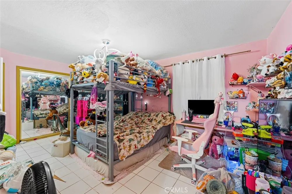 9121 Grove Avenue California City, CA 93505