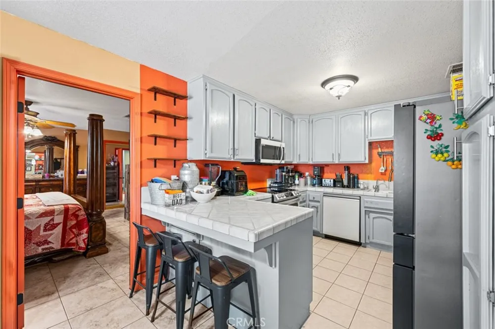 9121 Grove Avenue California City, CA 93505