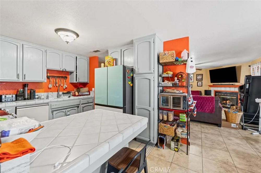 9121 Grove Avenue California City, CA 93505