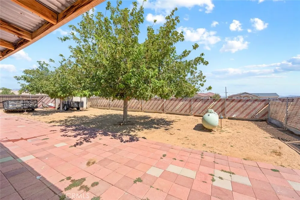 9121 Grove Avenue California City, CA 93505