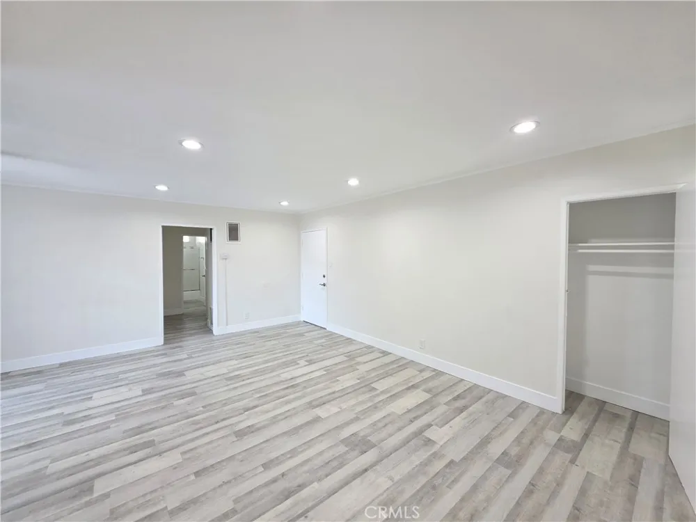 14609 Saticoy #24 Van Nuys, CA 91405