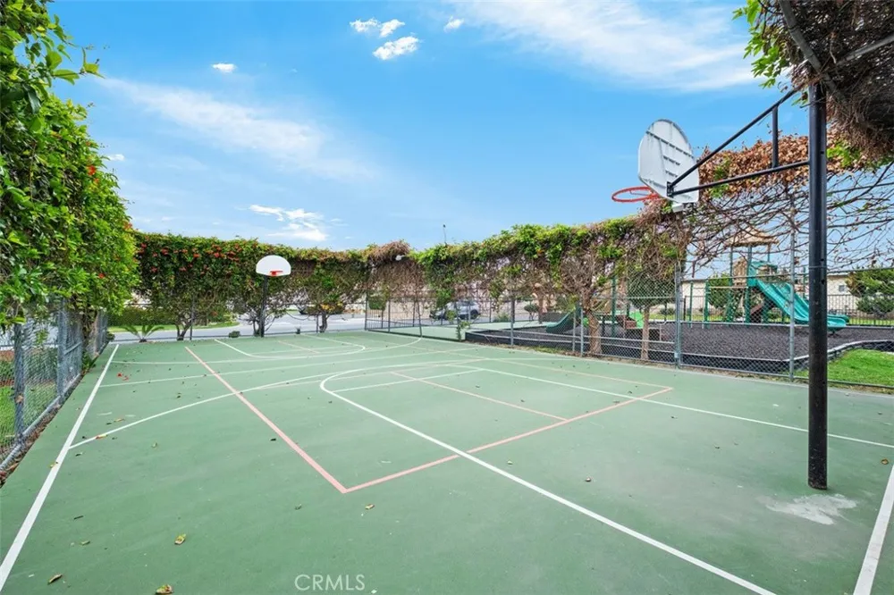 5815 La Palma Ave #304 Anaheim, CA 92807