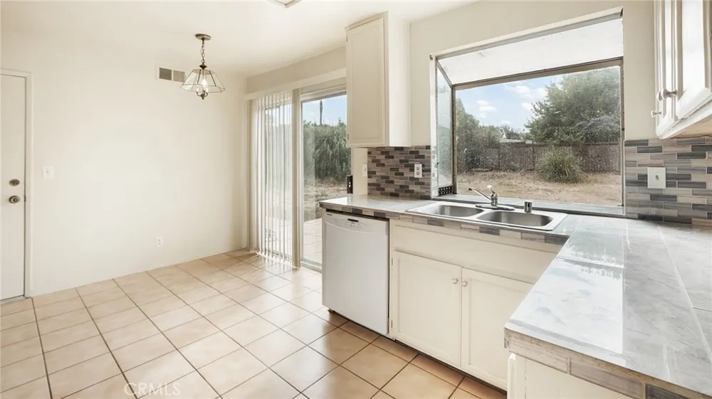 42126 Roanoake Street Temecula, CA 92591