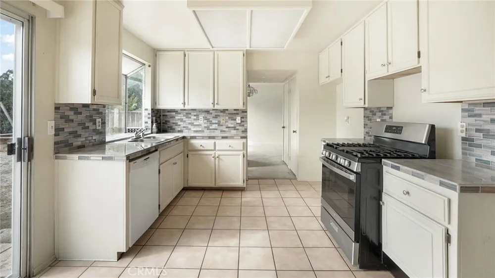 42126 Roanoake Street Temecula, CA 92591