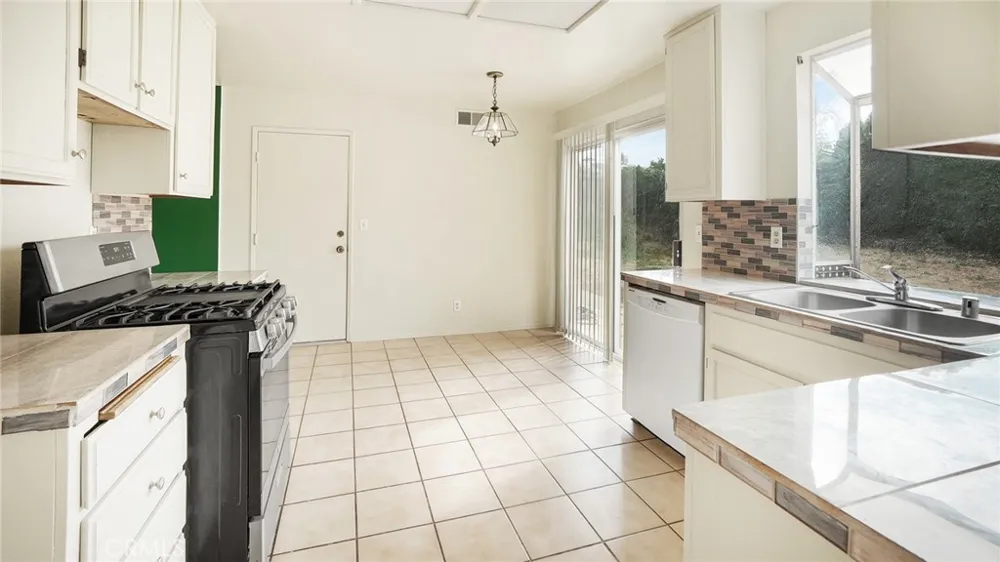 42126 Roanoake Street Temecula, CA 92591