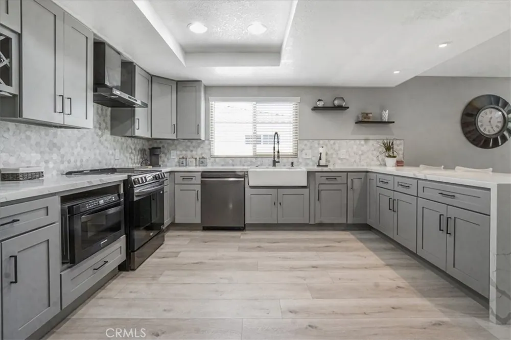 23662 Fair Weather Canyon Lake, CA 92587