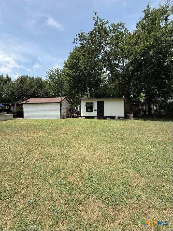 8411 Birch Ave Dallas, TX 75217