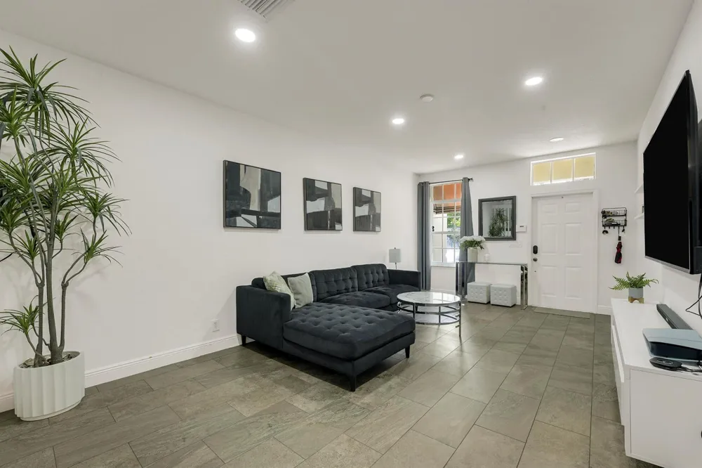 323 Spruce Street #323 Boynton Beach, FL 33426