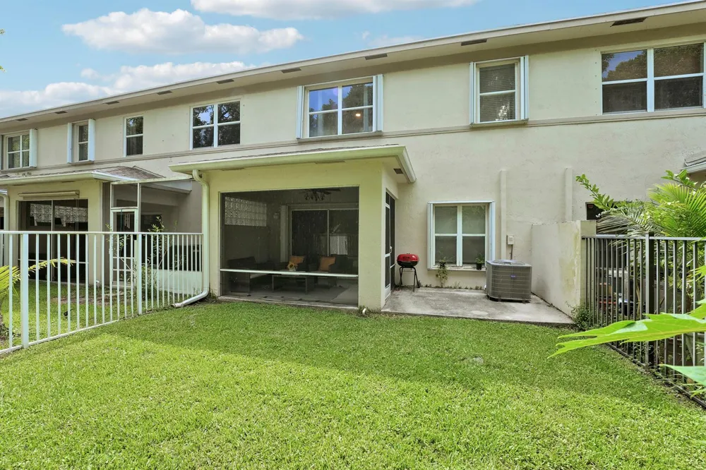 323 Spruce Street #323 Boynton Beach, FL 33426