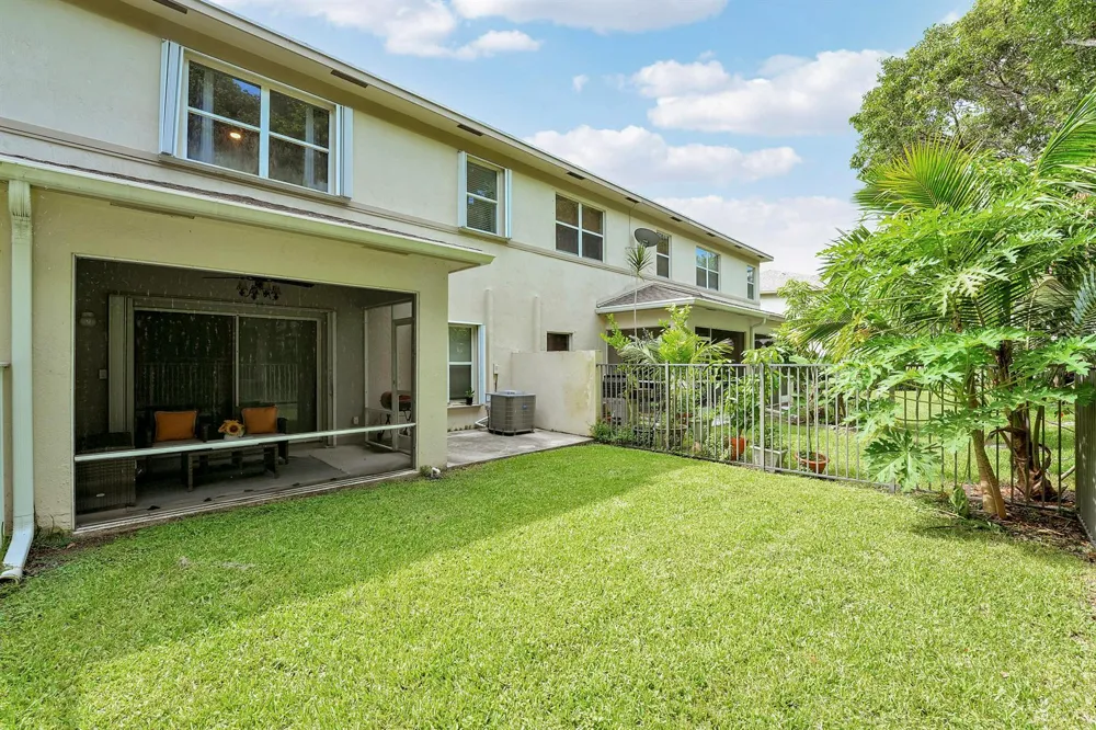 323 Spruce Street #323 Boynton Beach, FL 33426