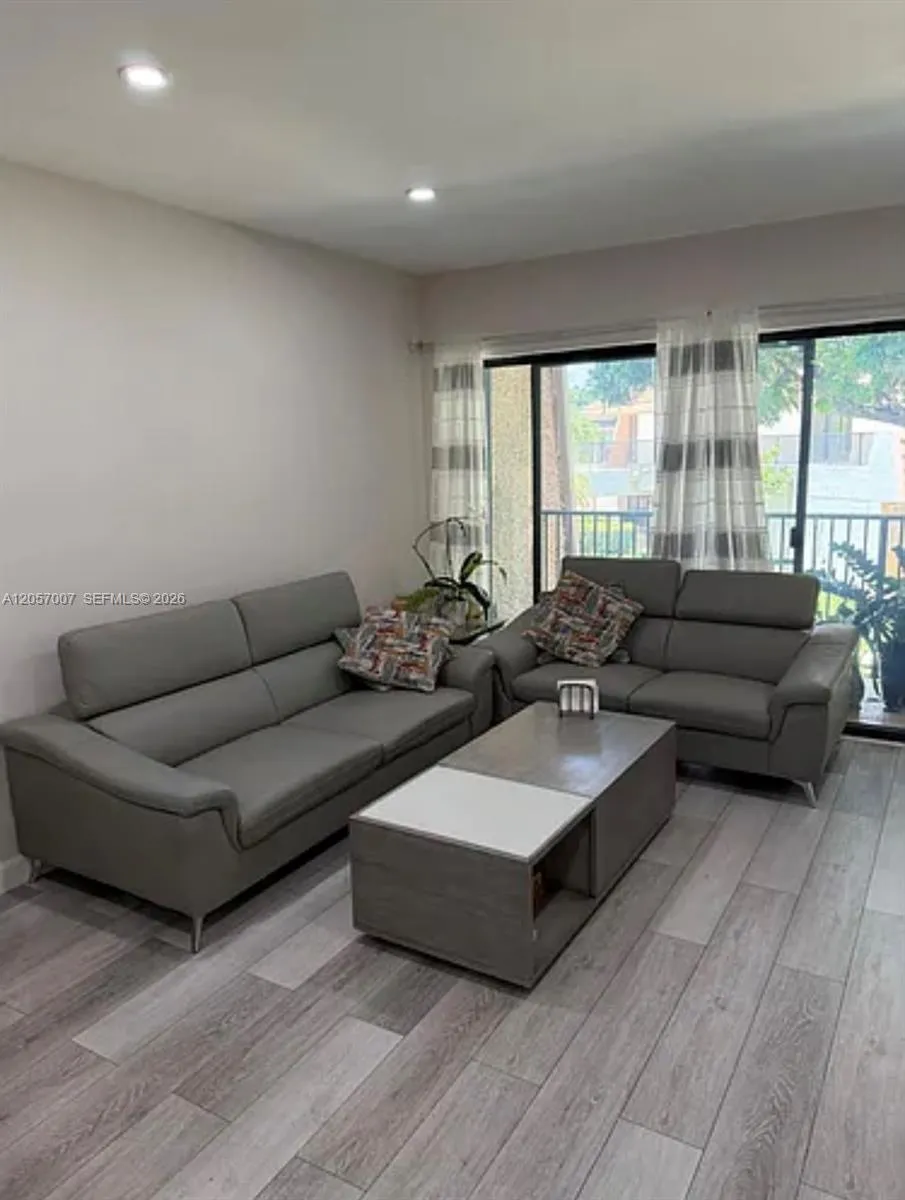 8261 SW 128th St #203 Pinecrest, FL 33156