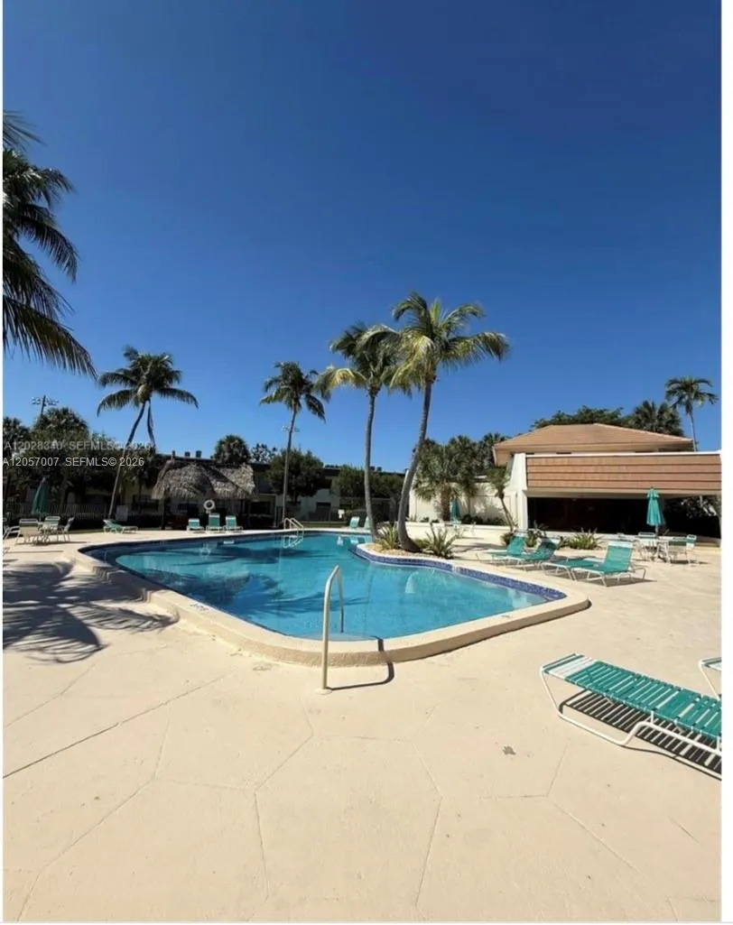 8261 SW 128th St #203 Pinecrest, FL 33156