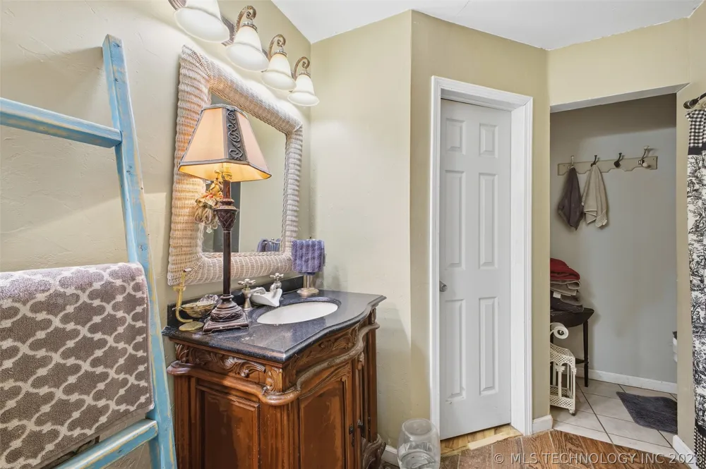 19661 County Road 3500 Fitzhugh, OK 74843