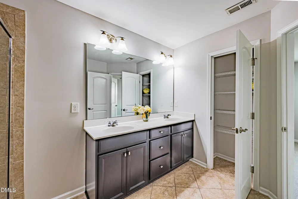 1124 Contessa Drive Cary, NC 27513